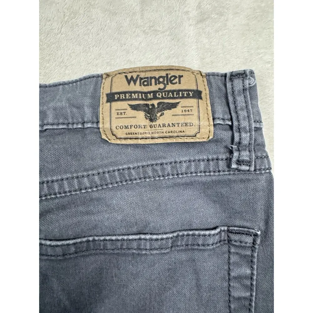 Wrangler Straight Fit Gray Jeans Men’s 31x30 Stretch Casual Pants